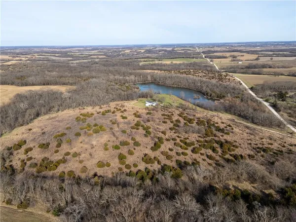 $490,000 | 8333 Southeast Tobin Valley Drive, Cowgill, MO 64637