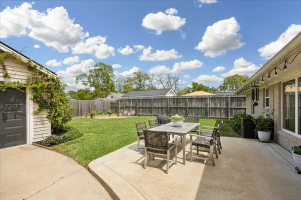 $420,000 | 10328 Brinwood Drive, Houston, TX 77043