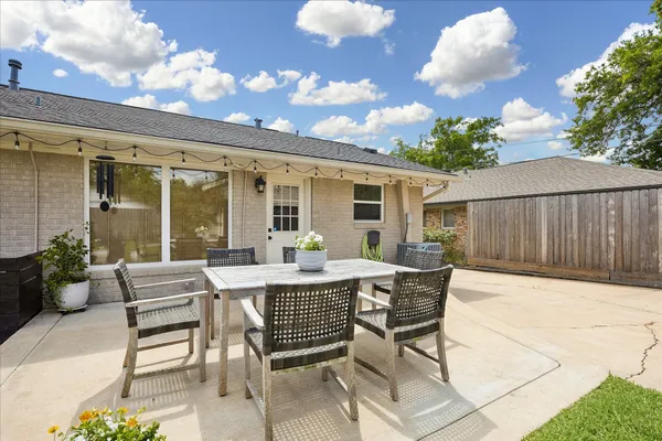 $420,000 | 10328 Brinwood Drive, Houston, TX 77043