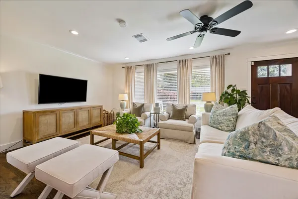 $420,000 | 10328 Brinwood Drive, Houston, TX 77043