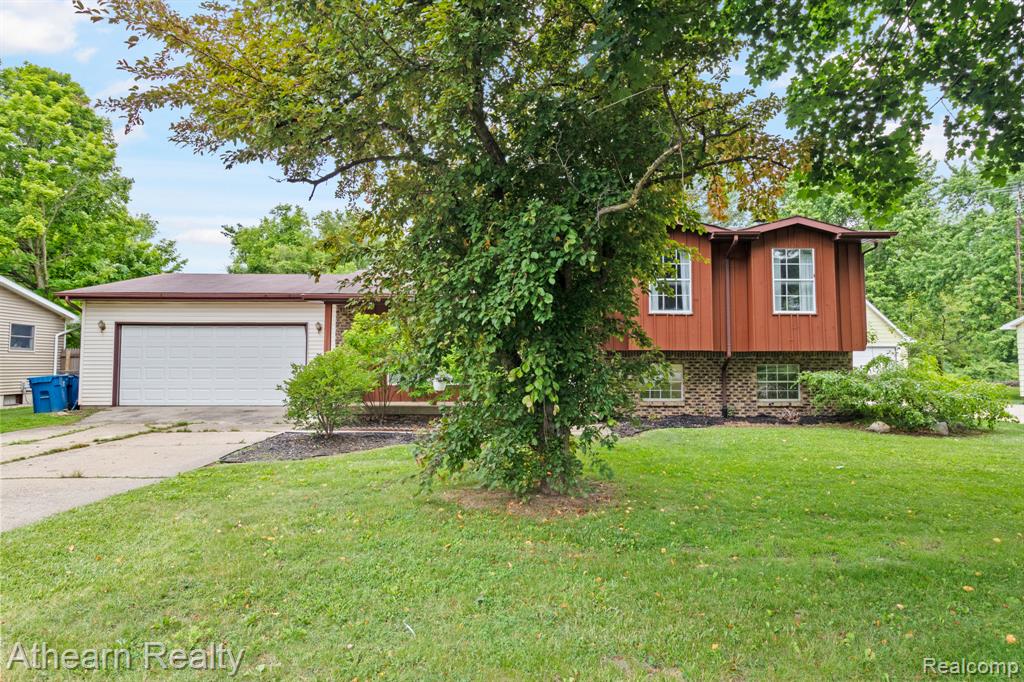7156 Sharp Road Swartz Creek, MI 48473 - Photo 3 of 32