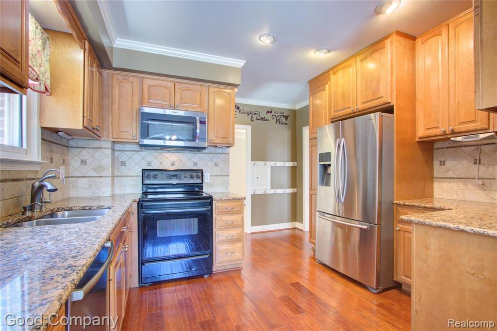 266 McMillan Road Grosse Pointe Farms, MI 48236 - Photo 2 of 33