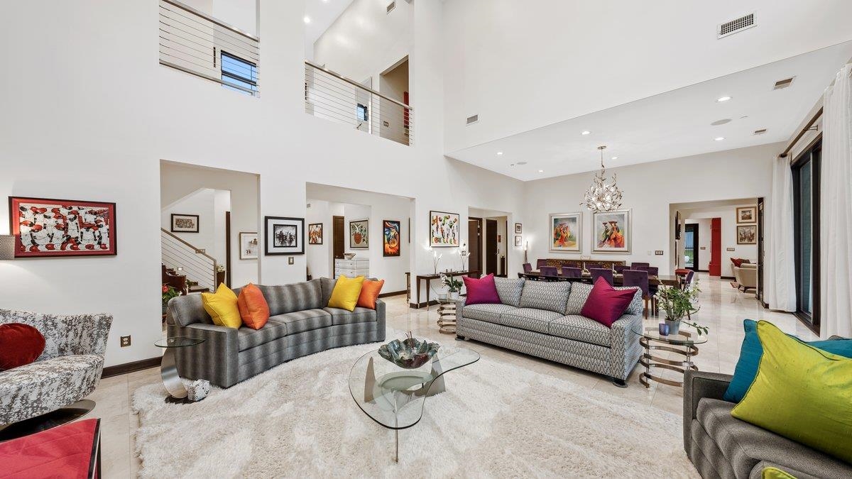 9942 Legends Drive Collierville, TN 38139 - Photo 11 of 40 a living room with furniture gym equipment and window