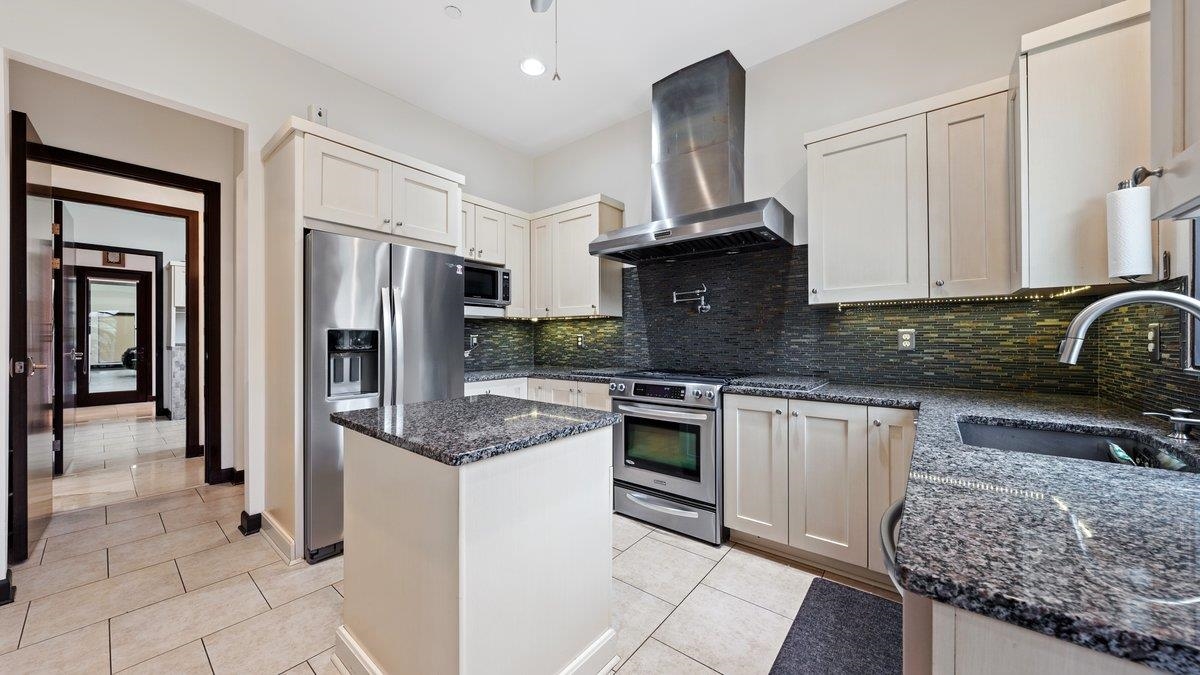 9942 Legends Drive Collierville, TN 38139 - Photo 16 of 40 a kitchen with granite countertop a sink stove and refrigerator