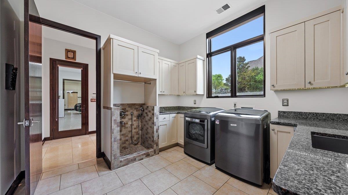 9942 Legends Drive Collierville, TN 38139 - Photo 18 of 40 a kitchen with stainless steel appliances granite countertop a stove a sink and a refrigerator