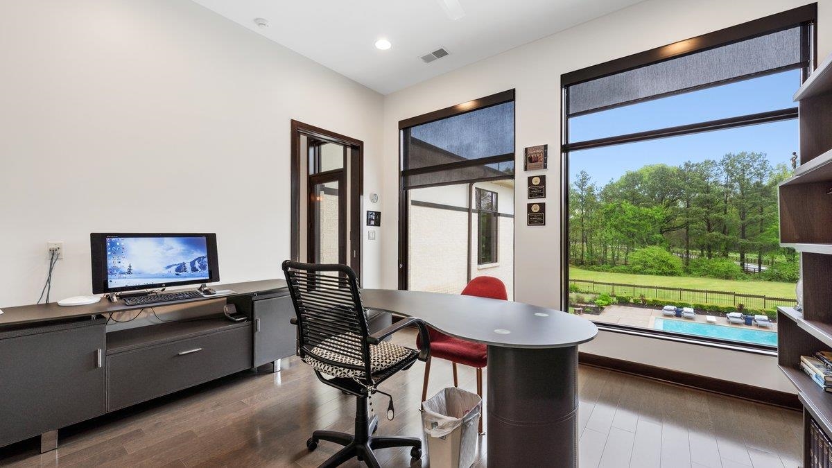 9942 Legends Drive Collierville, TN 38139 - Photo 27 of 40 a living room with furniture and a large window