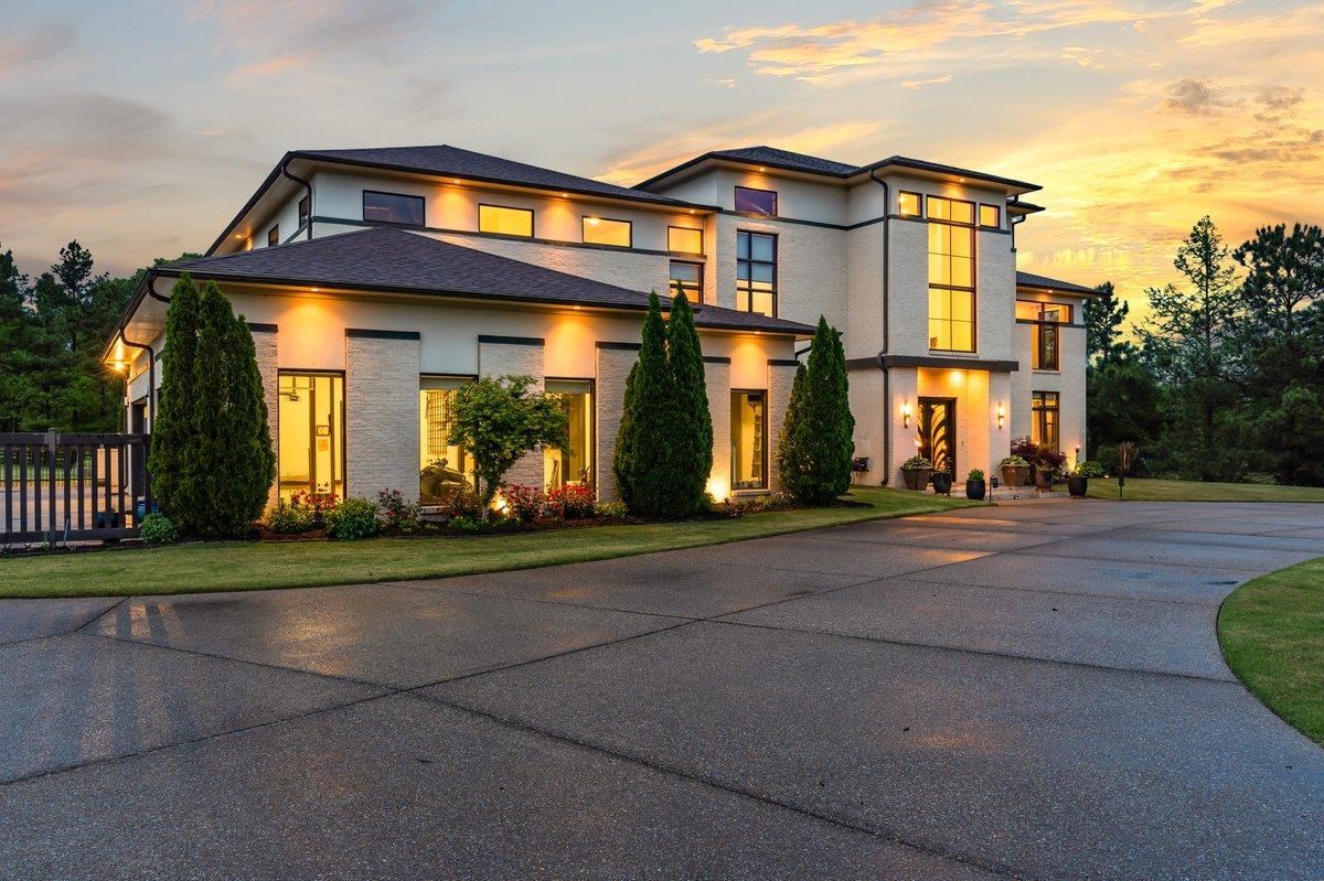 9942 Legends Drive Collierville, TN 38139 - Photo 3 of 40 a view of a building along the street