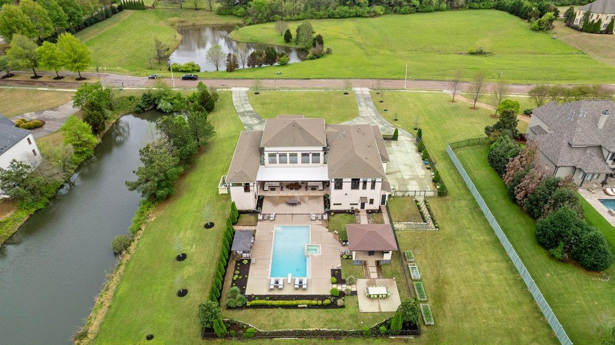 9942 Legends Drive Collierville, TN 38139 - Photo 40 of 40 a view of a swimming pool with a yard