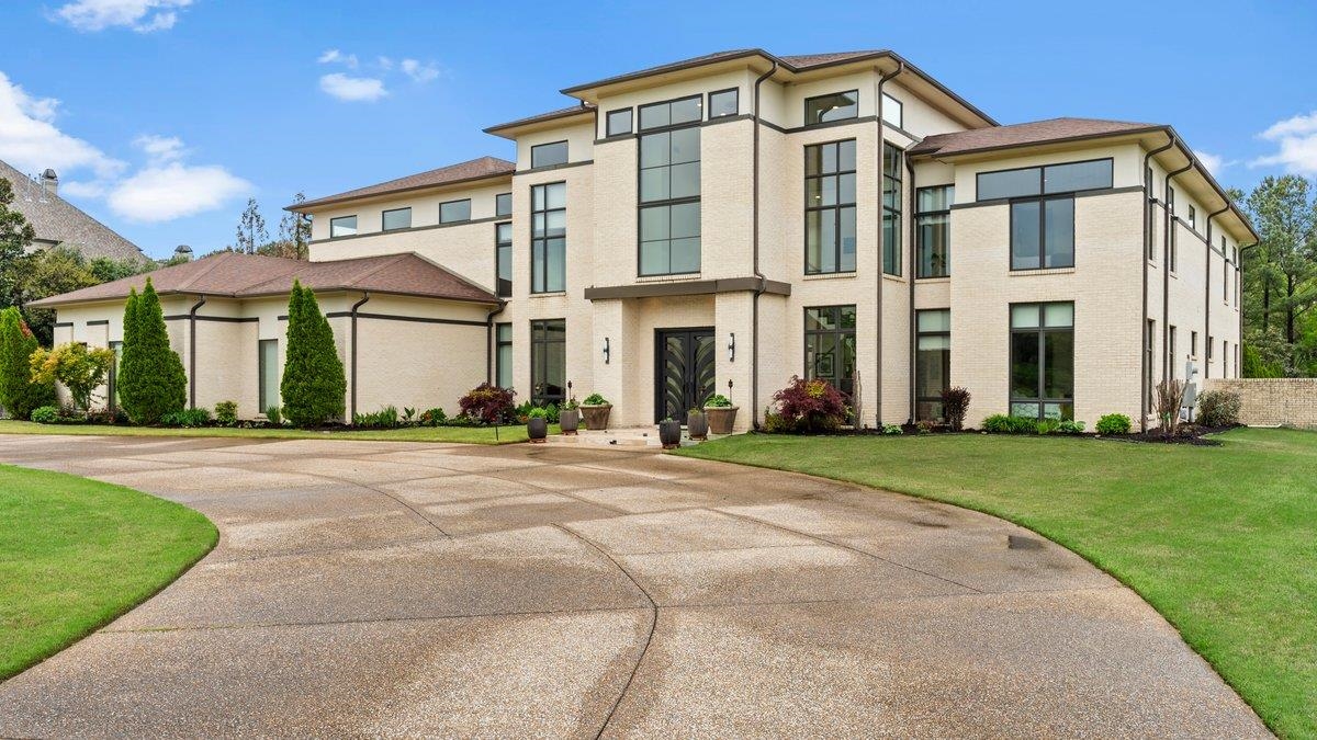9942 Legends Drive Collierville, TN 38139 - Photo 6 of 40 a front view of a house with a yard