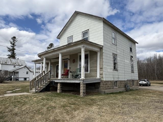 555 Pecor Street Oconto, WI 54153 - Photo 3 of 61