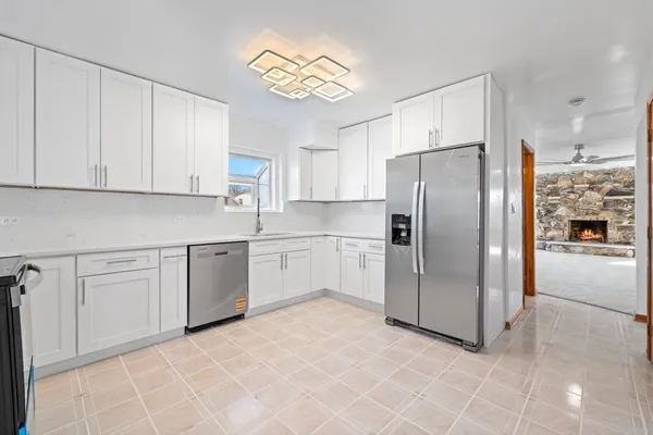 $799,999 | 725 Eighth Avenue, Addison, IL 60101