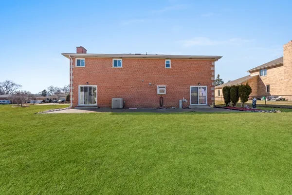 $799,999 | 725 Eighth Avenue, Addison, IL 60101