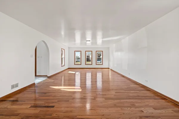 $799,999 | 725 Eighth Avenue, Addison, IL 60101