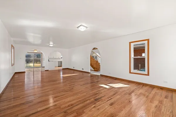 $799,999 | 725 Eighth Avenue, Addison, IL 60101