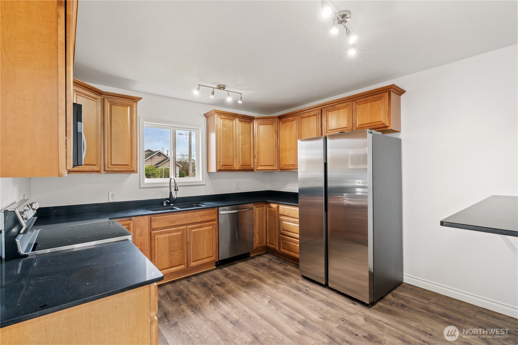 608 West Scott Street Aberdeen, WA 98520 - Photo 7 of 32