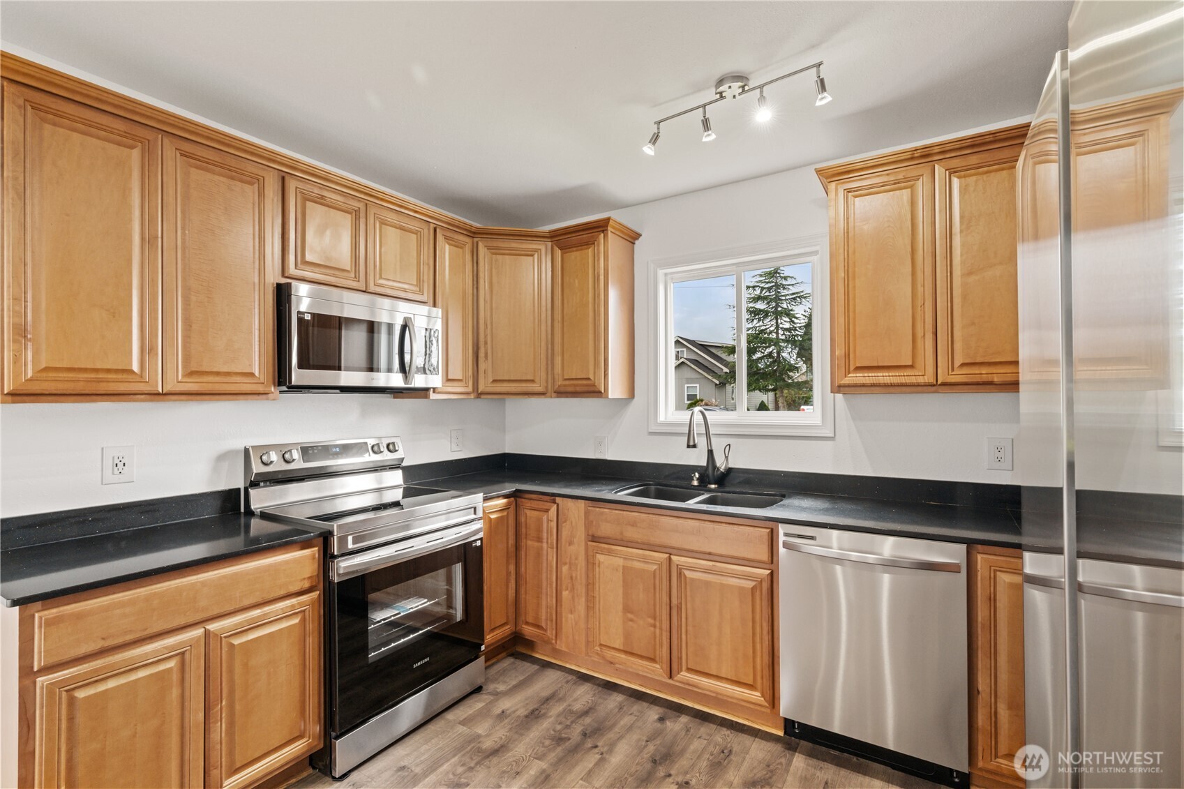 608 West Scott Street Aberdeen, WA 98520 - Photo 8 of 32