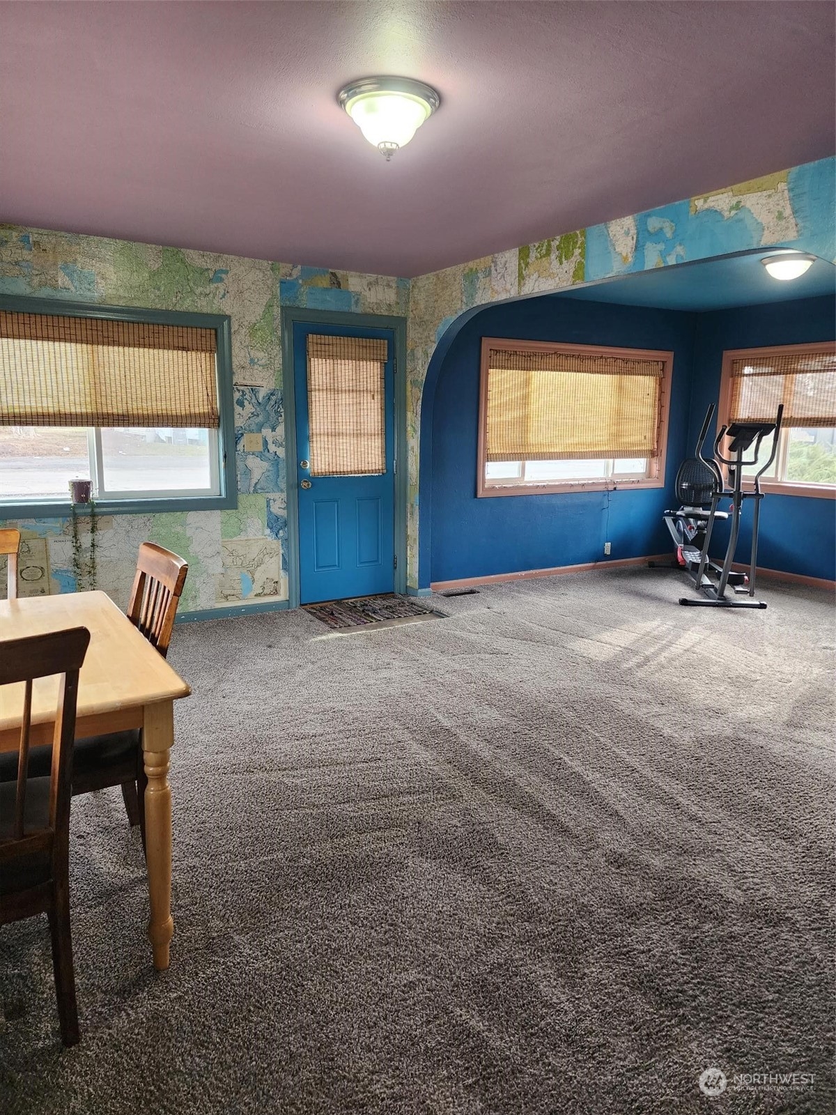 409 East Alder Avenue Ritzville, WA 99169 - Photo 6 of 20 a view of a livingroom with furniture and window