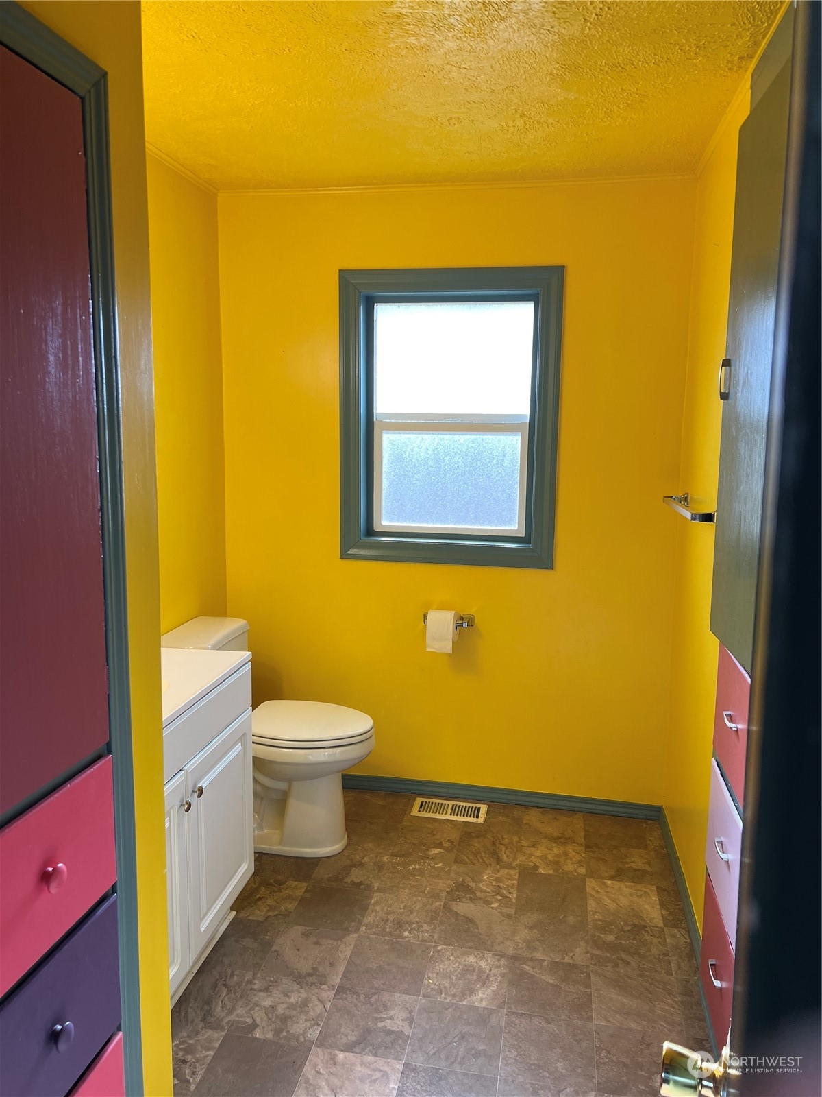 409 East Alder Avenue Ritzville, WA 99169 - Photo 8 of 20 a bathroom with a toilet sink and mirror