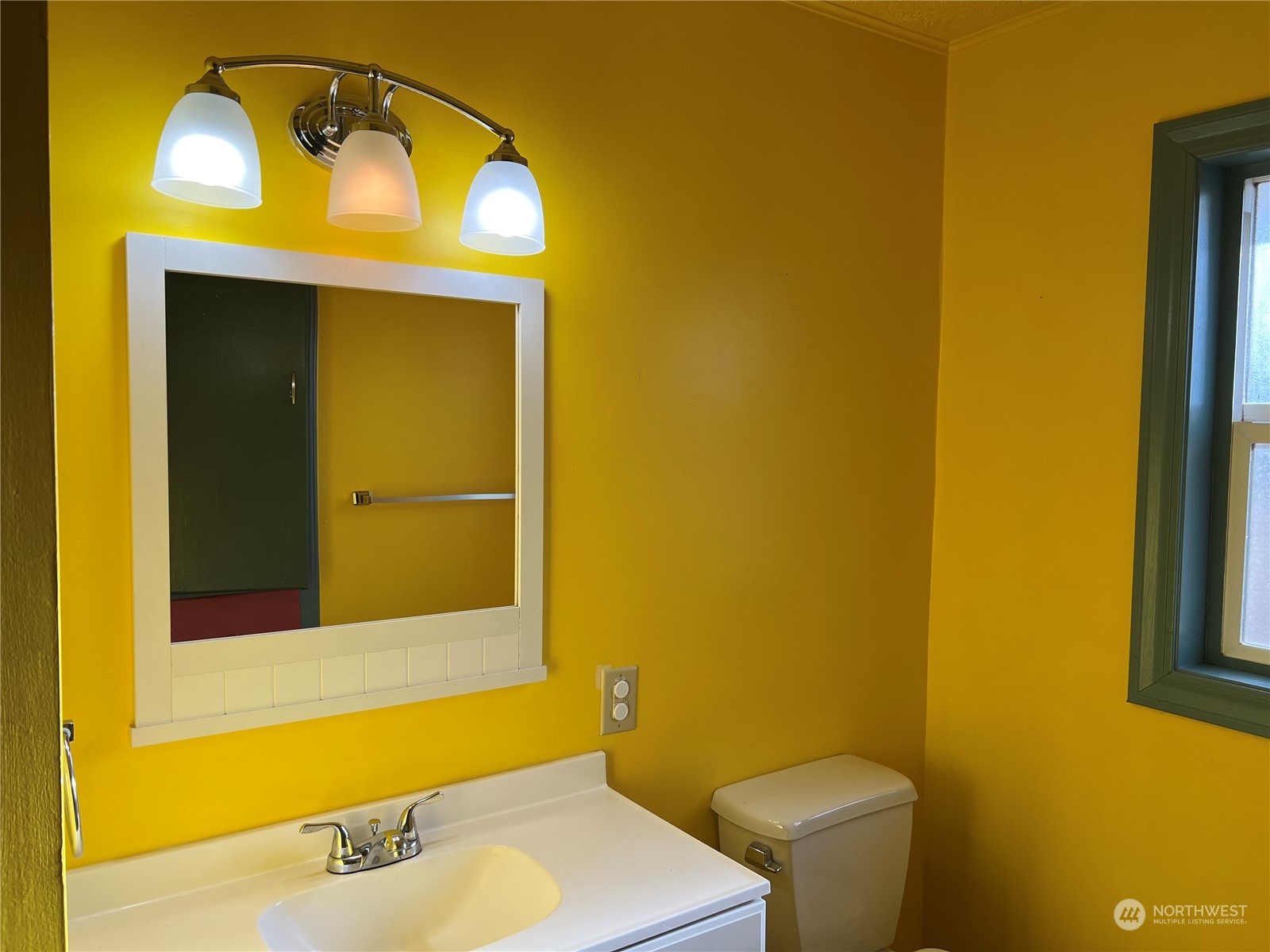 409 East Alder Avenue Ritzville, WA 99169 - Photo 9 of 20 a bathroom with a sink and a mirror