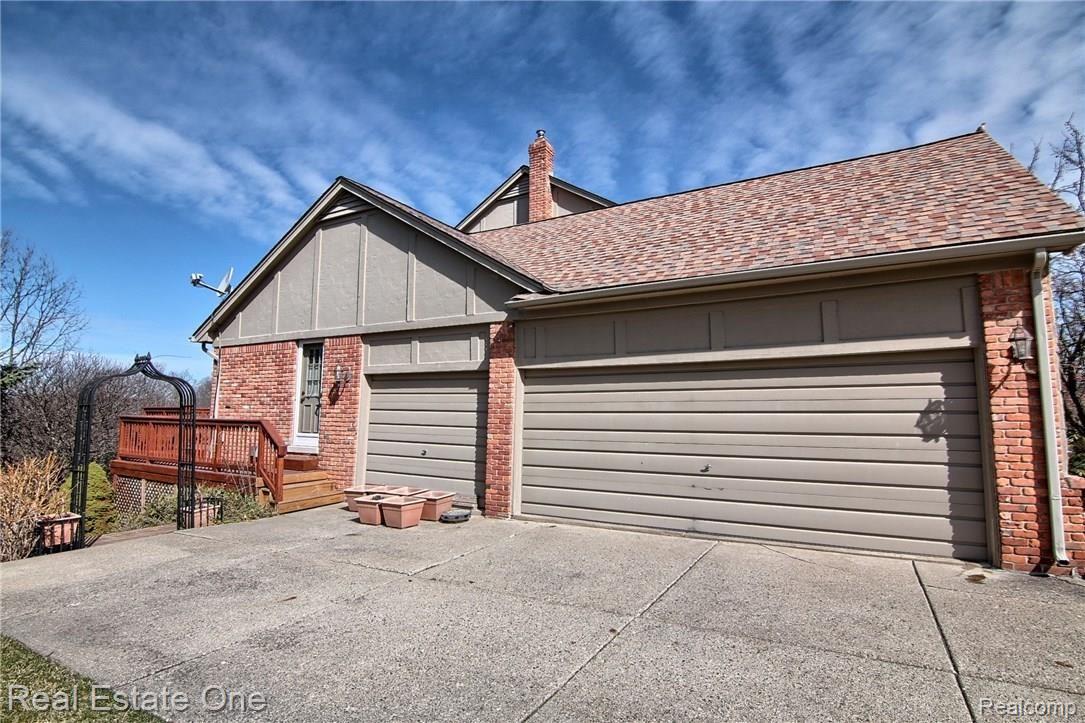 3362 Greenspring Lane Rochester, MI 48309 - Photo 40 of 40 3 Car Garage.jpg