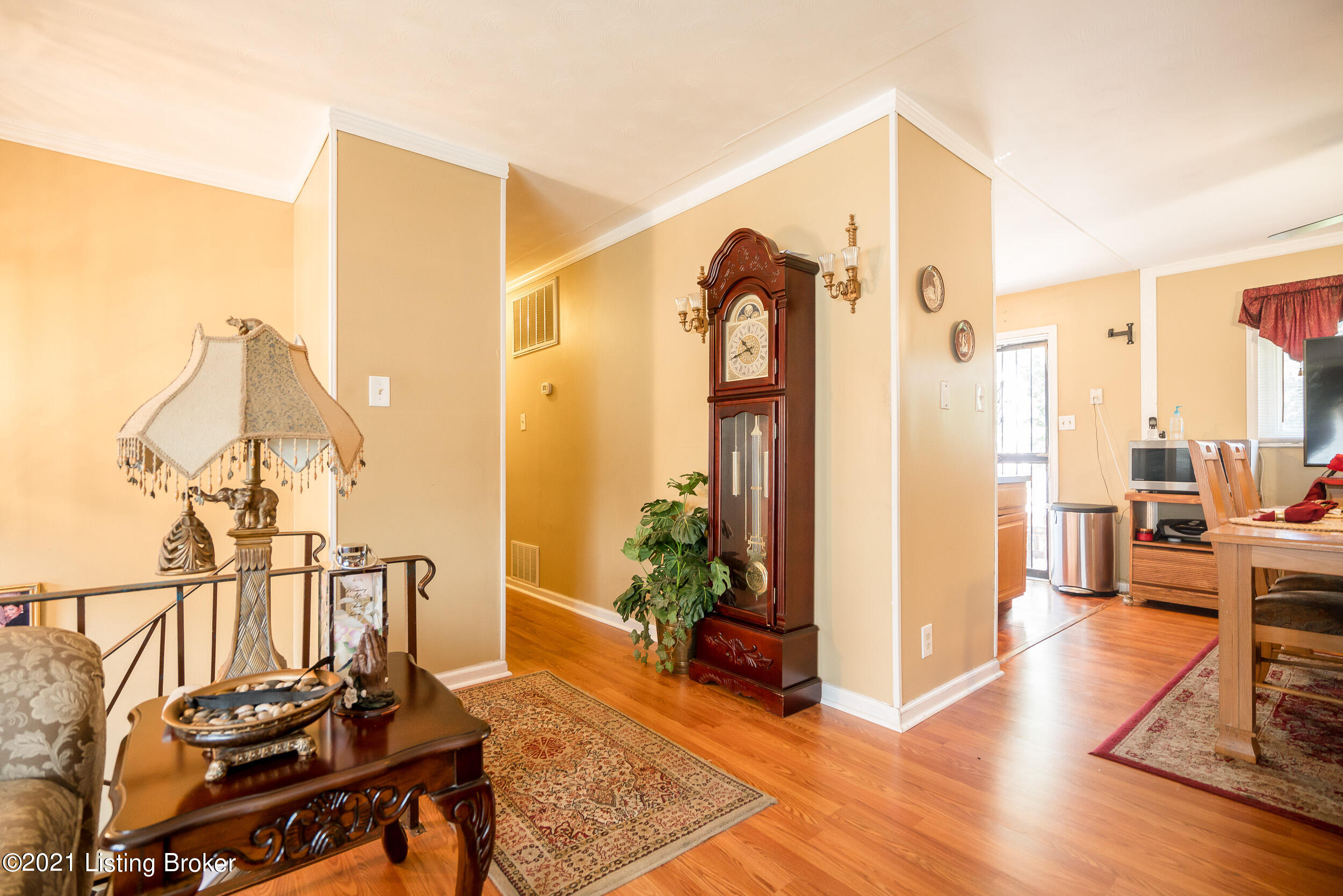 5011 Red Fern Road Louisville, KY 40218 - Photo 3 of 39 5011 Red Fern Rd-14