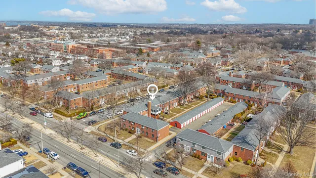 $428,000 | 216-06 68th Avenue, Unit 2805 9 | Oakland Gardens