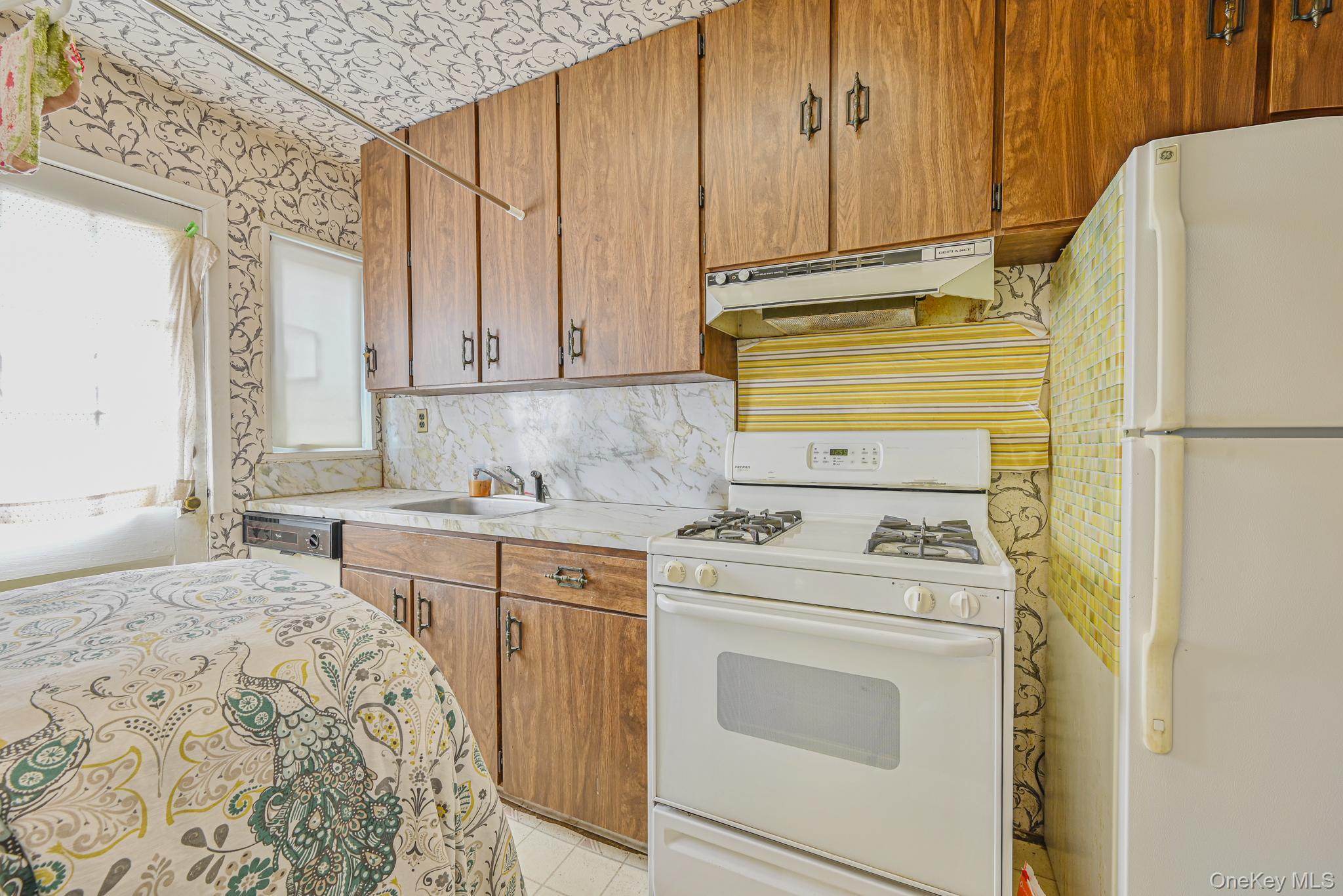 216-06 68th Avenue, Unit 2805 9 Queens, NY 11364 - Photo 4 of 14 a kitchen with a sink stove and refrigerator