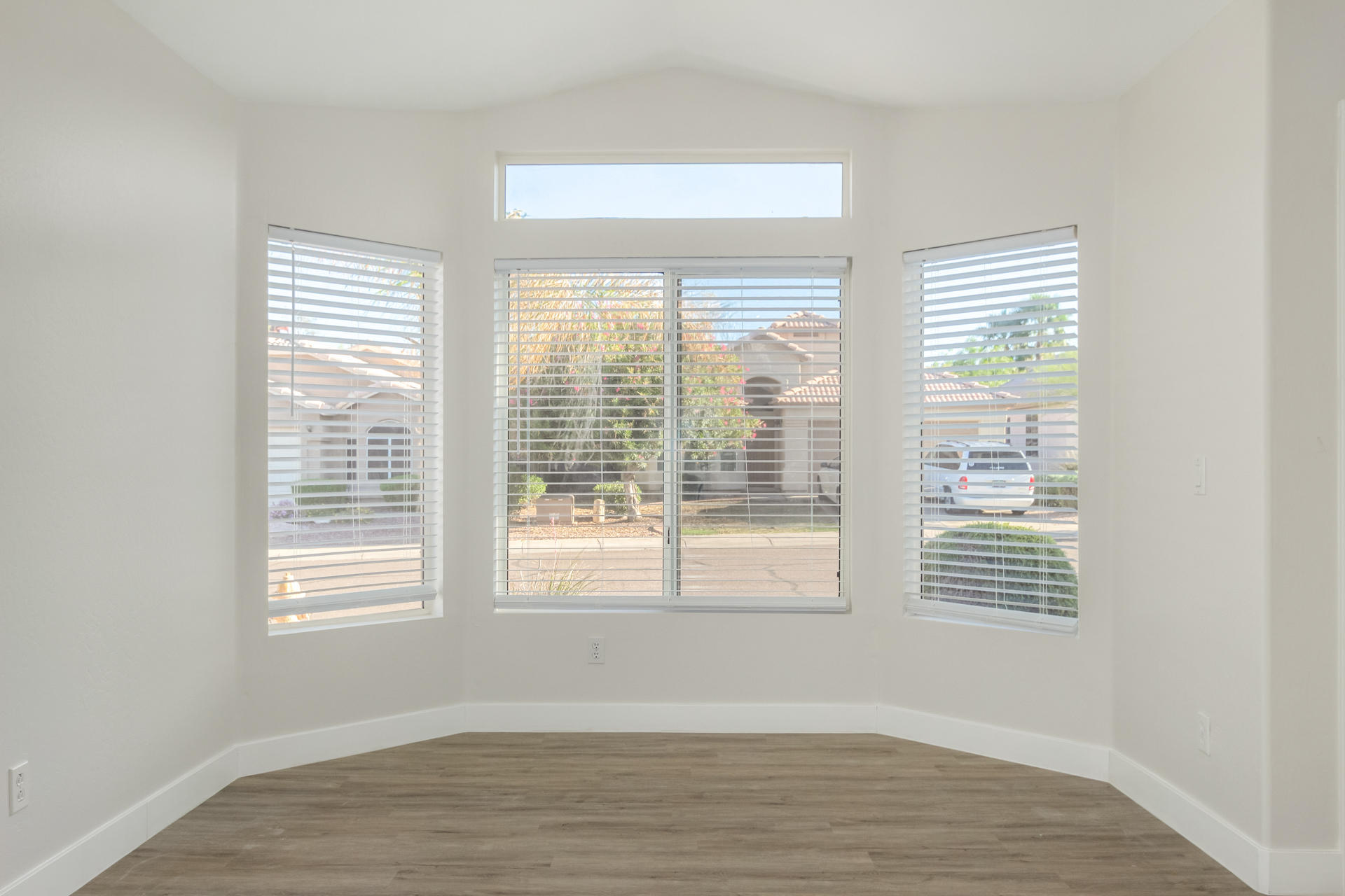 2220 East Escuda Road Phoenix, AZ 85024 - Photo 4 of 25 0004-Escuda 4