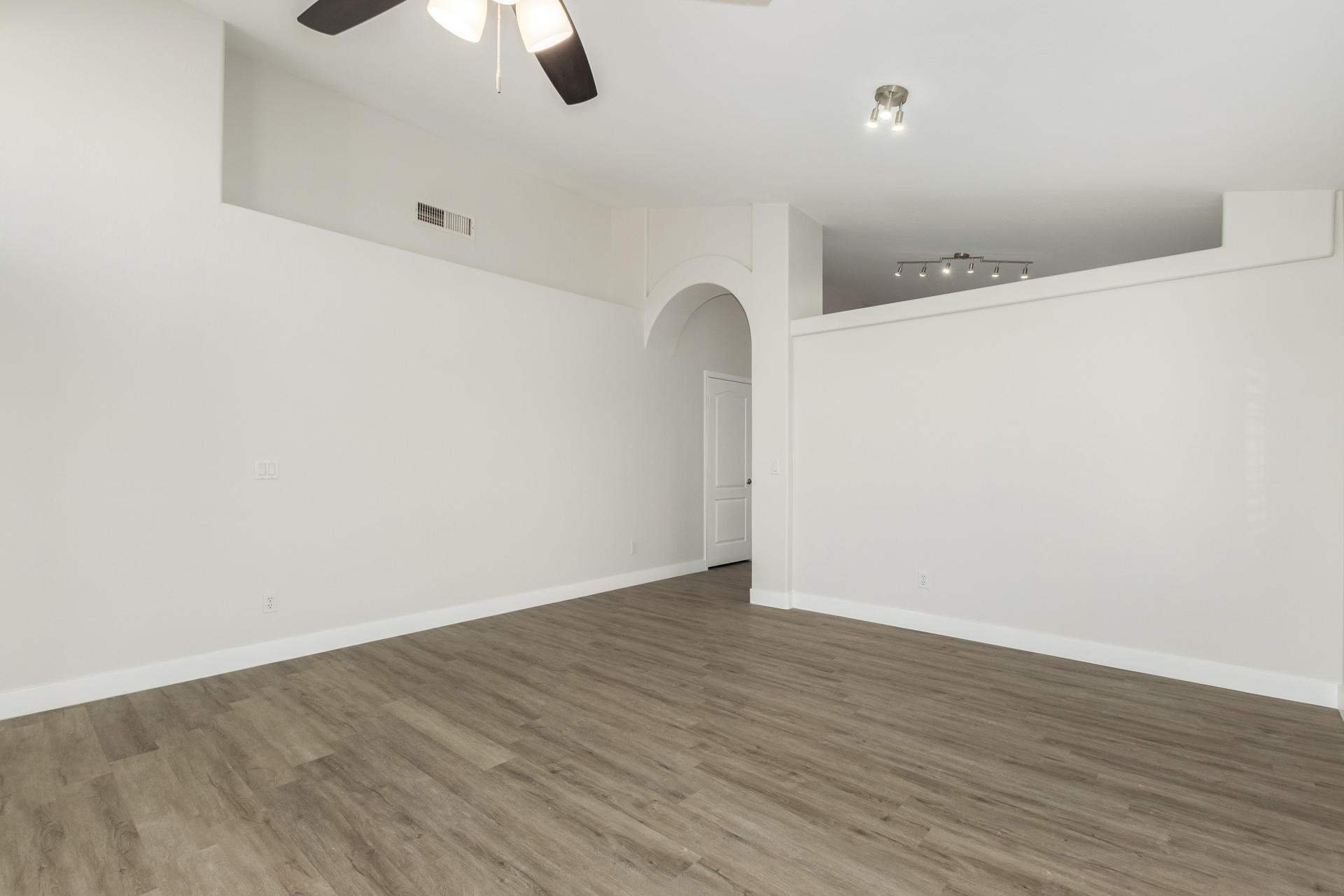 2220 East Escuda Road Phoenix, AZ 85024 - Photo 5 of 25 0005-Escuda 5
