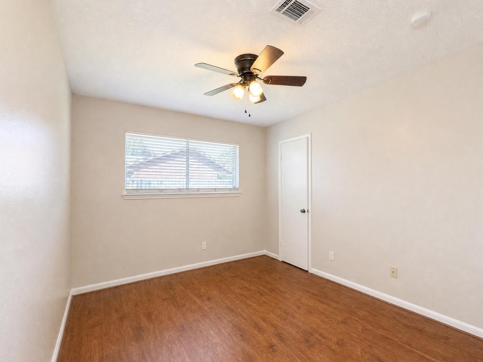 1747 Burning Tree Road Houston, TX 77339 - Photo 11 of 26 Gallery Image 11