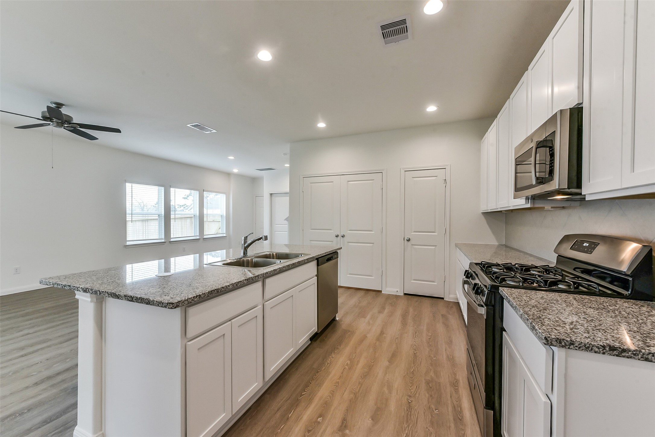 3906 Sugardale Street Baytown, TX 77521 - Photo 12 of 33