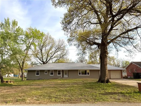 $299,000 | 205 West Workman Street, Knob Noster, MO 65336