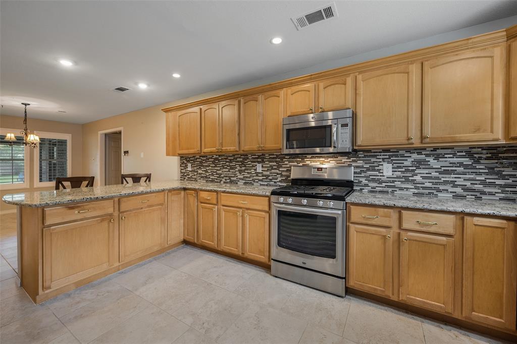 109 Castlewood Road Enchanted Oaks, TX 75156 - Photo 12 of 33