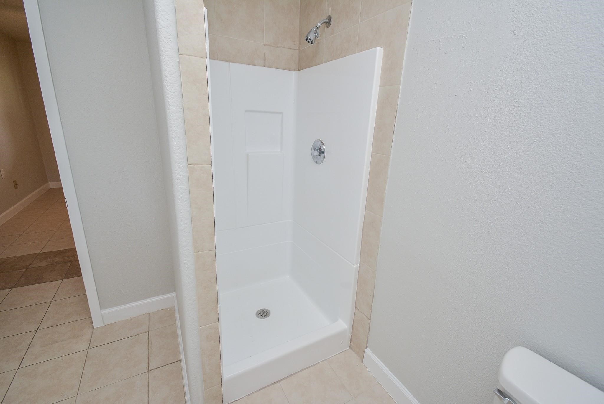 2117 Thonig Road, Unit B Houston, TX 77055 - Photo 24 of 25 a bathroom with a shower and toilet