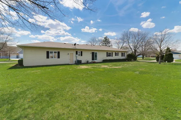 $225,000 | 1 Millard Court, Minier, IL 61759