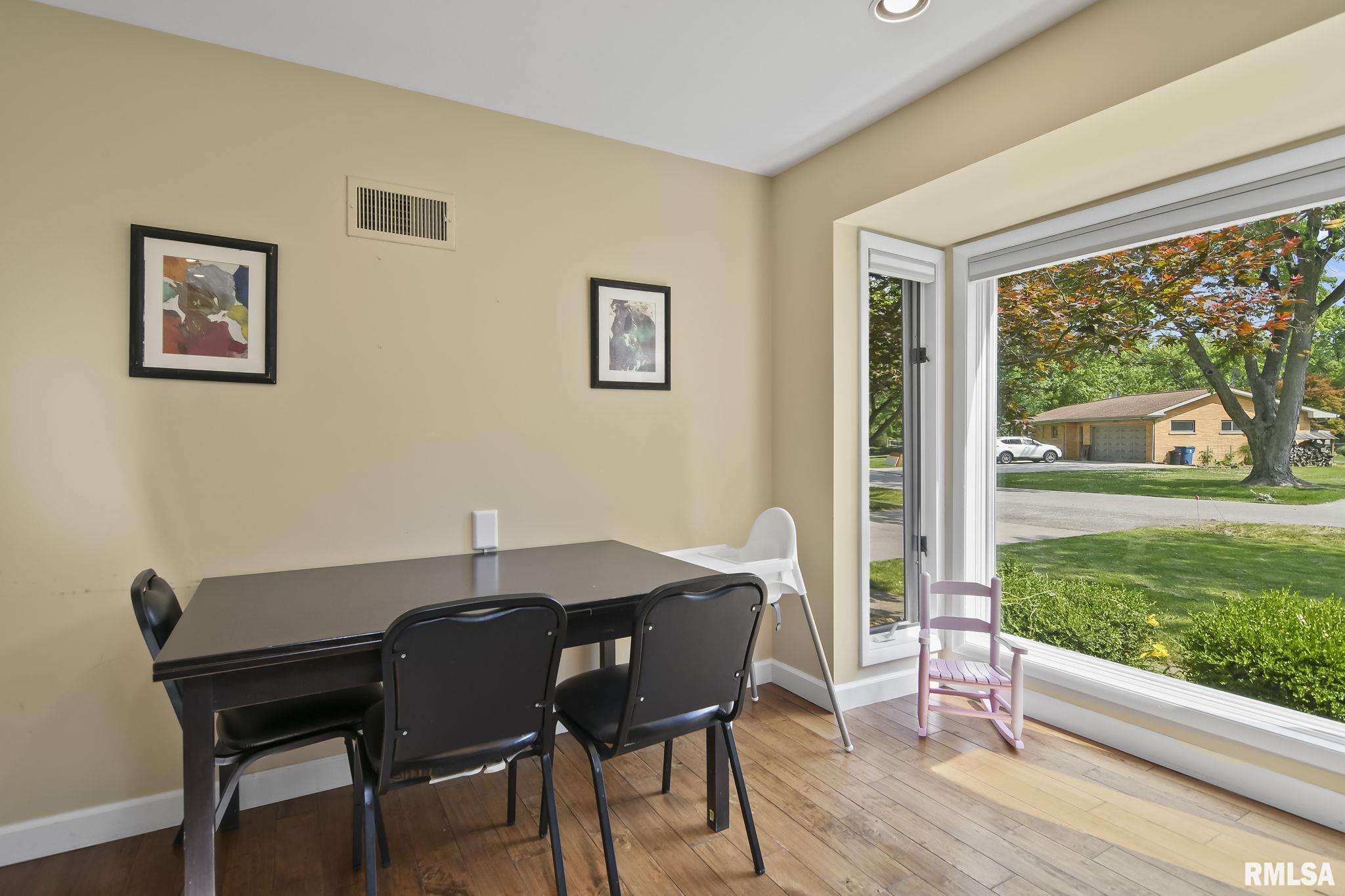 2125 Lindsay Road Springfield, IL 62704 - Photo 7 of 36