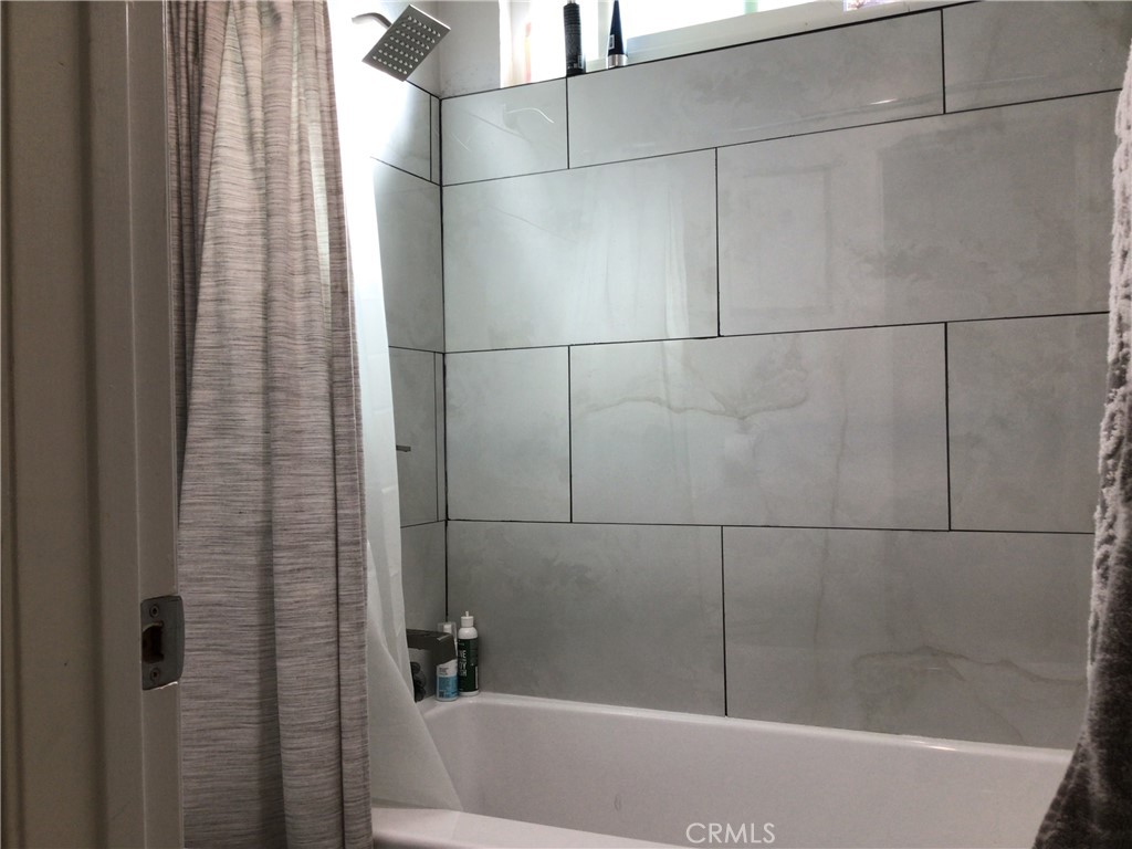 26161-815 Del Rey, Unit C Mission Viejo, CA 92691 - Photo 7 of 11 a bathroom with a bathtub