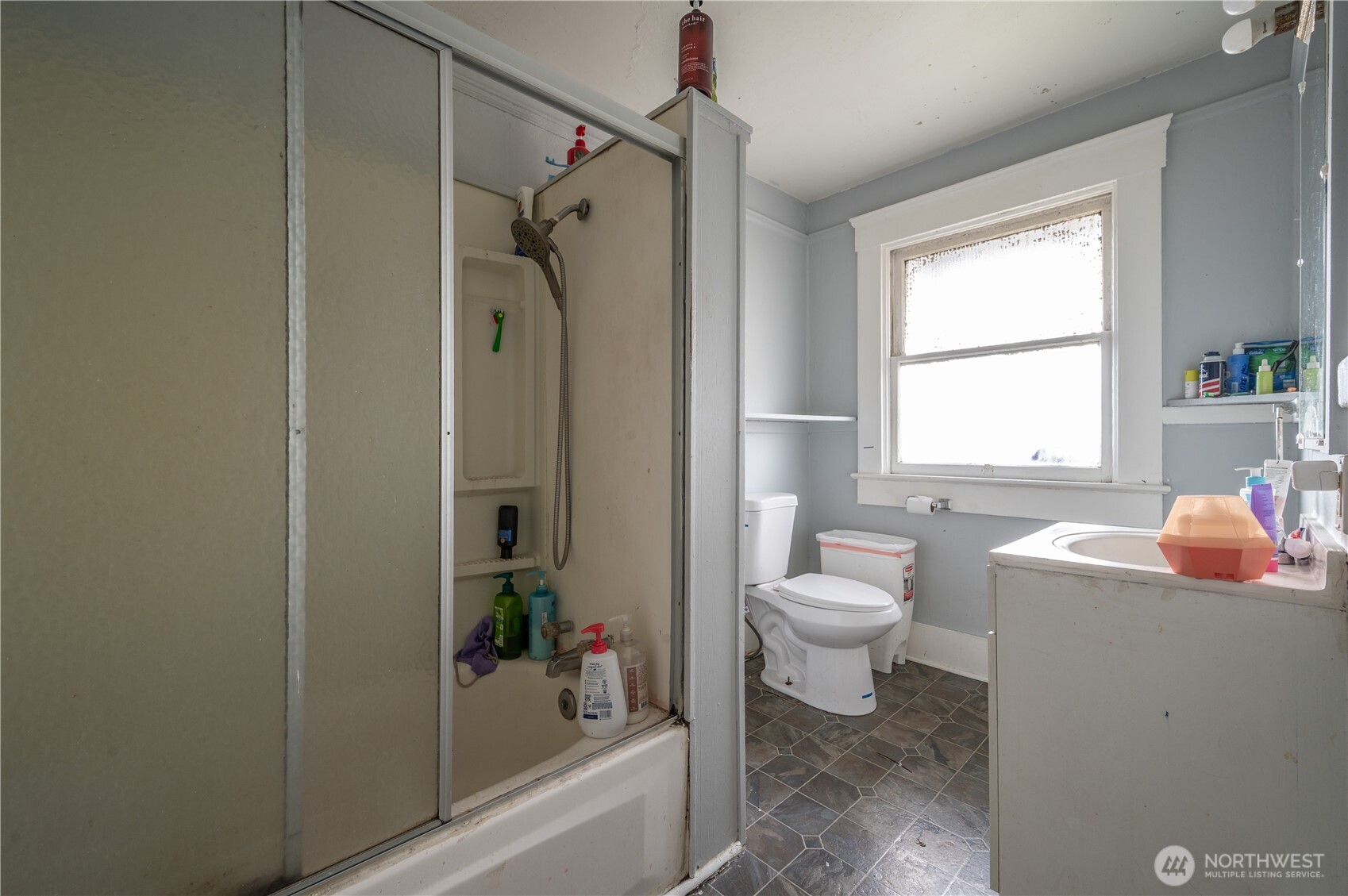 300 West 3rd Street Aberdeen, WA 98520 - Photo 13 of 28 a bathroom with a toilet sink vanity tub and shower