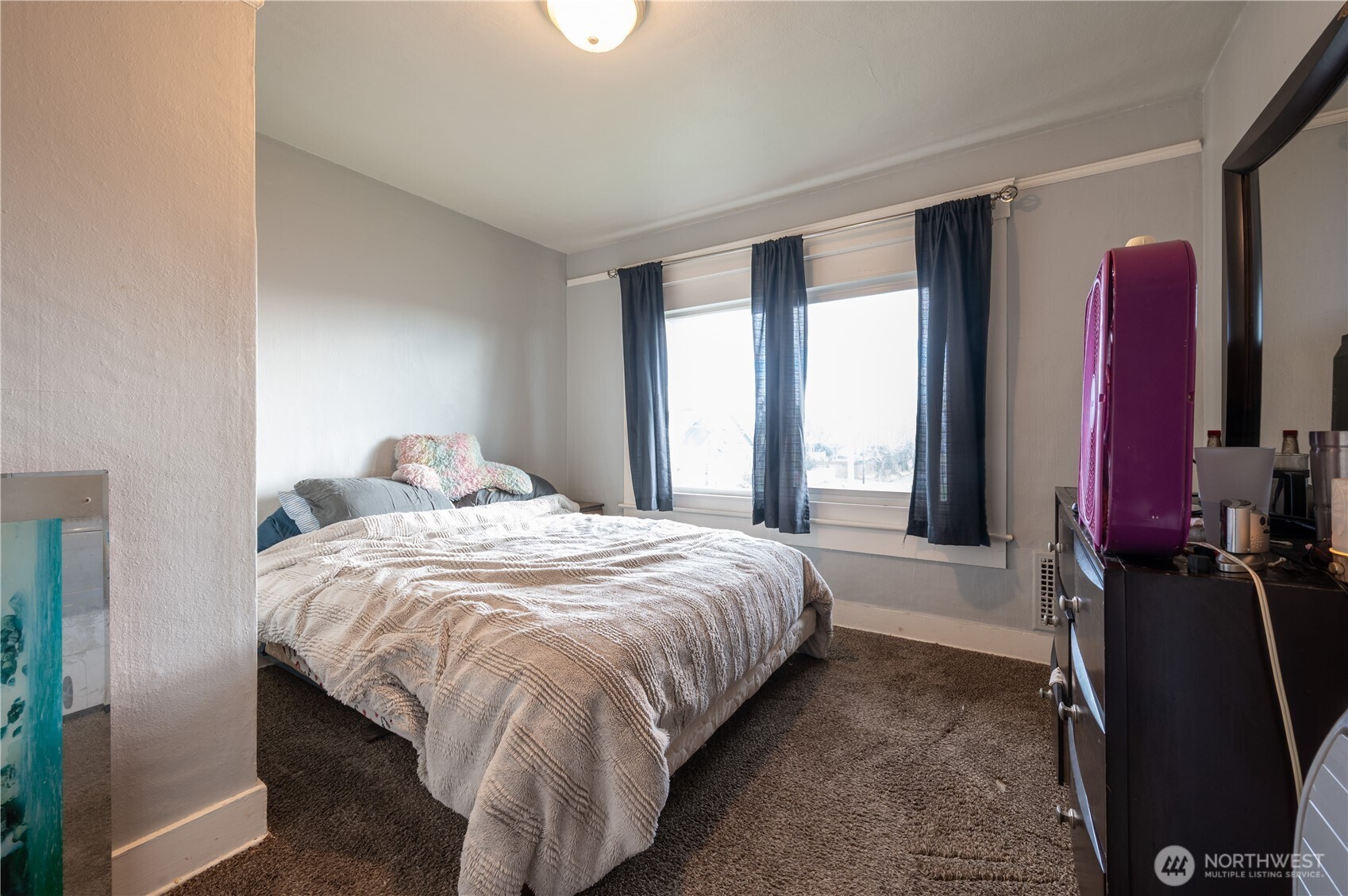 300 West 3rd Street Aberdeen, WA 98520 - Photo 14 of 28 a large bed sitting in a bedroom next to a window