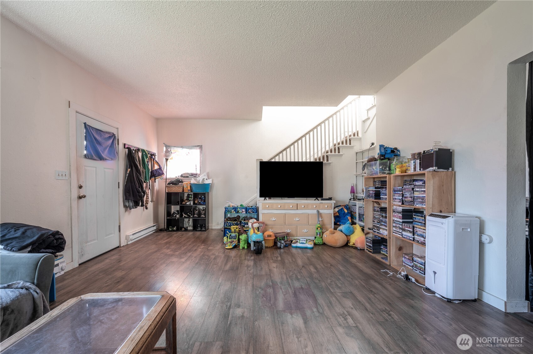 300 West 3rd Street Aberdeen, WA 98520 - Photo 18 of 28 a living room with furniture and a flat screen tv