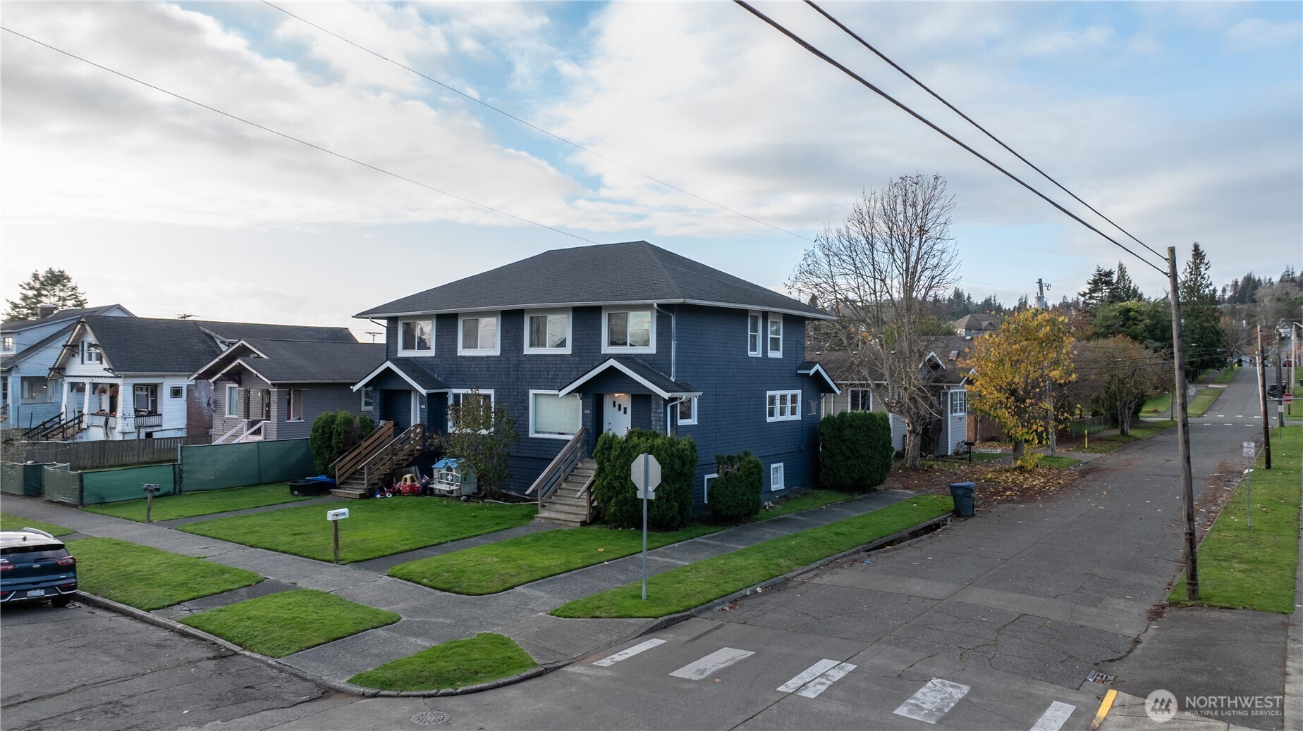 300 West 3rd Street Aberdeen, WA 98520 - Photo 2 of 28 a front view of a house with a yard