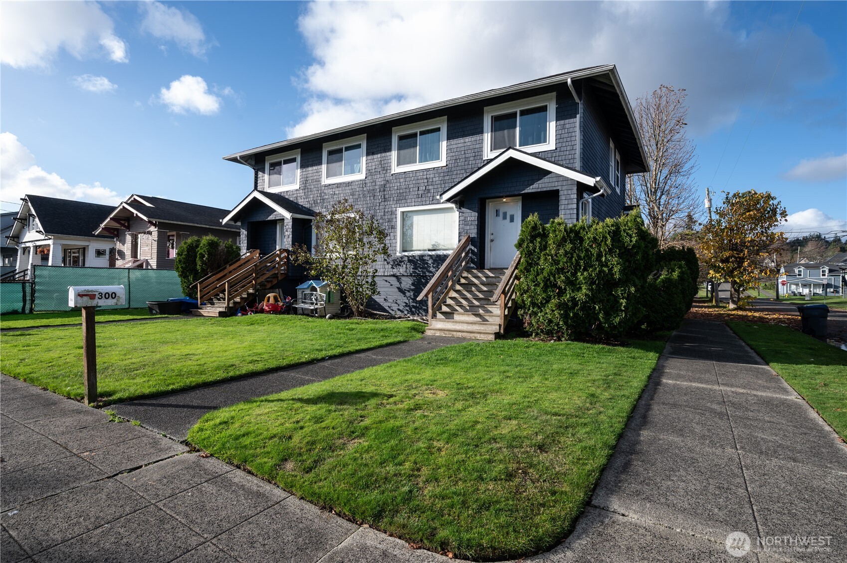 300 West 3rd Street Aberdeen, WA 98520 - Photo 27 of 28 a front view of a house with a yard