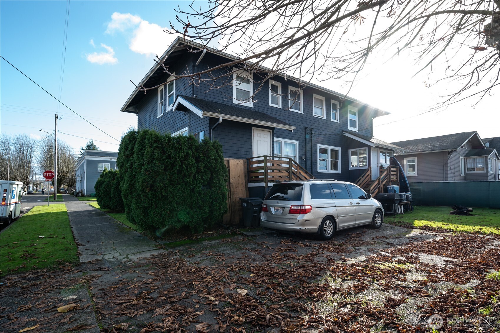 300 West 3rd Street Aberdeen, WA 98520 - Photo 4 of 28 a front view of a house with garden