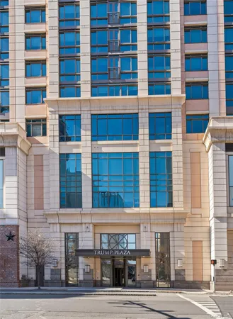 $4,700 | 175 Huguenot Street, Unit 1702, New Rochelle, NY 10801