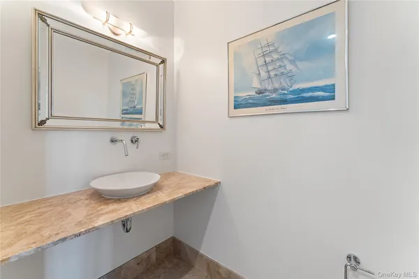 $4,700 | 175 Huguenot Street, Unit 1702, New Rochelle, NY 10801