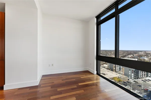 $4,700 | 175 Huguenot Street, Unit 1702, New Rochelle, NY 10801