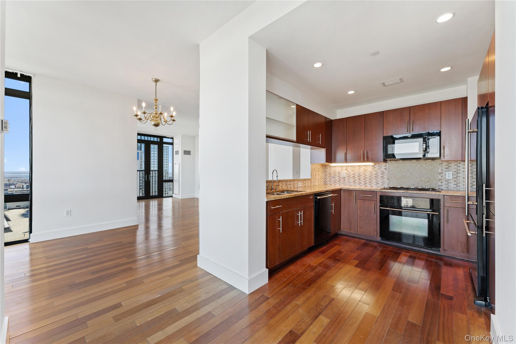 175 Huguenot Street, Unit 1702 New Rochelle, NY 10801 - Photo 5 of 20