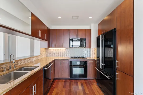 $4,700 | 175 Huguenot Street, Unit 1702, New Rochelle, NY 10801