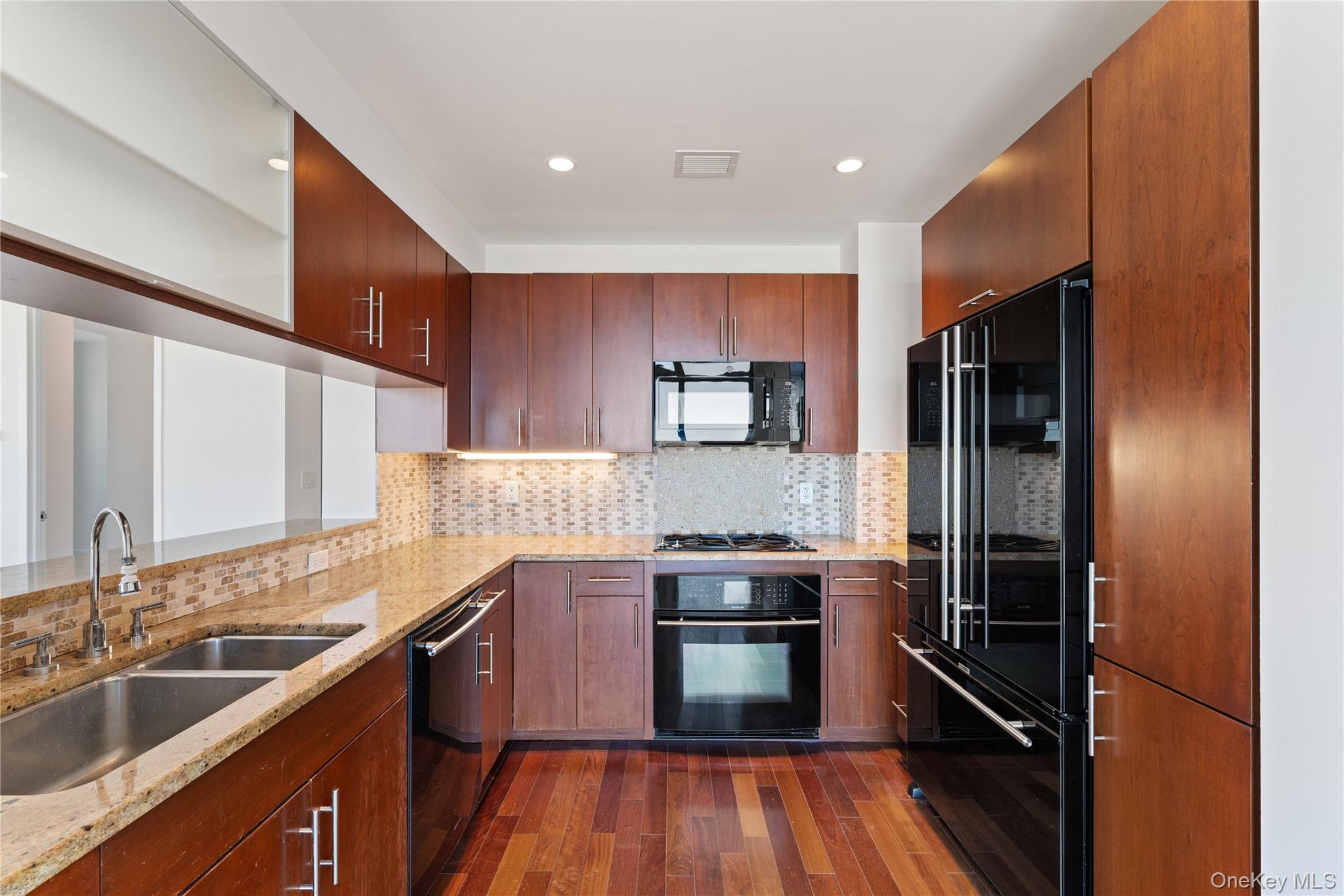 175 Huguenot Street, Unit 1702 New Rochelle, NY 10801 - Photo 6 of 20