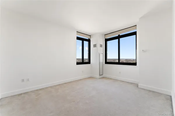 $4,700 | 175 Huguenot Street, Unit 1702, New Rochelle, NY 10801